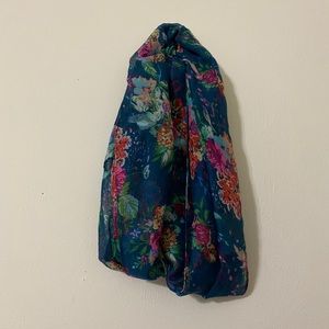 Lightweight infinity scarf